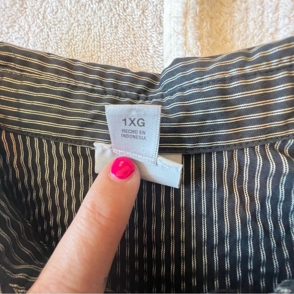 Worthington Sleeveless Belted Top Belted. Black White Striped size:1X Stretch - Picture 10 of 11
